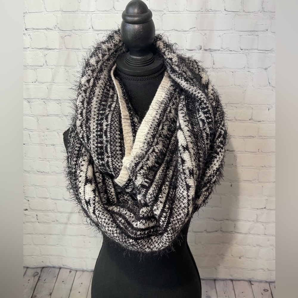 H&M black & white infinity scarf
